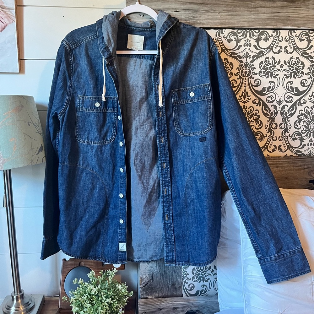 American Eagle denim button down with hood 💙💙